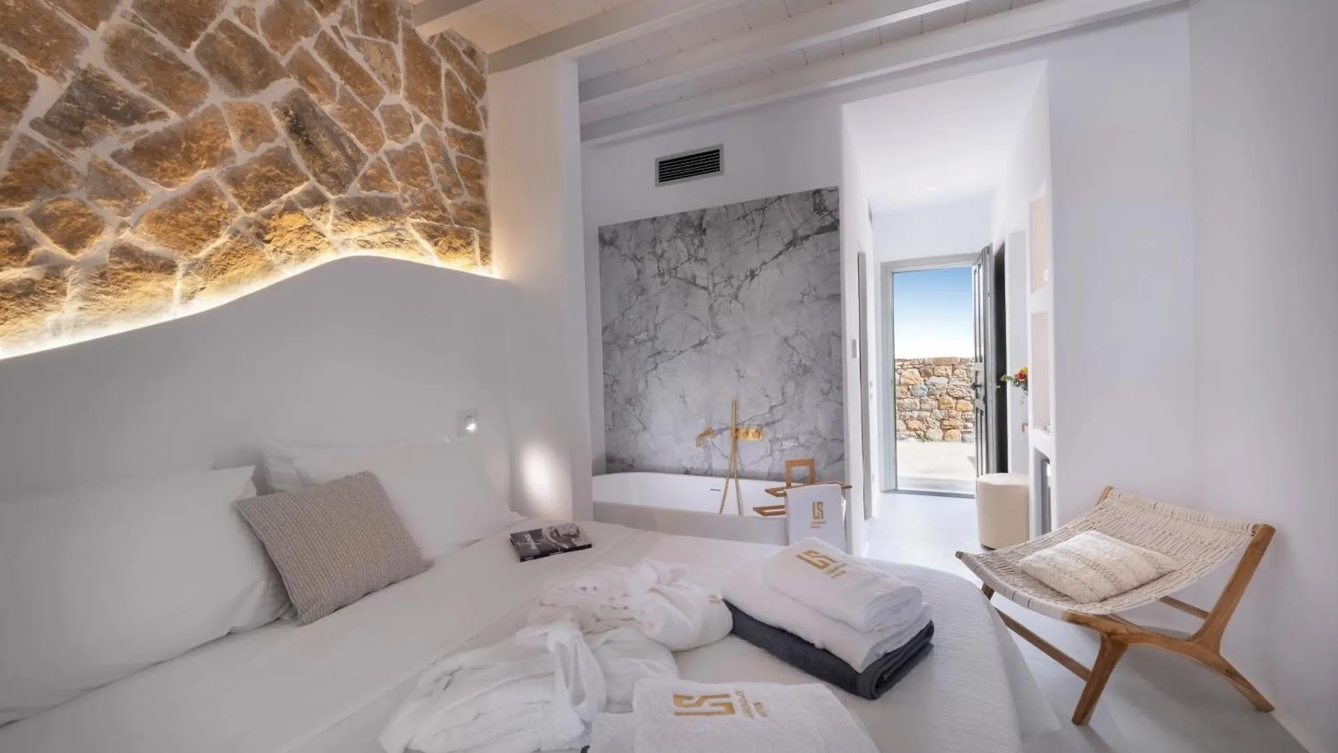Legendary Suites Mykonos Town 4*,
