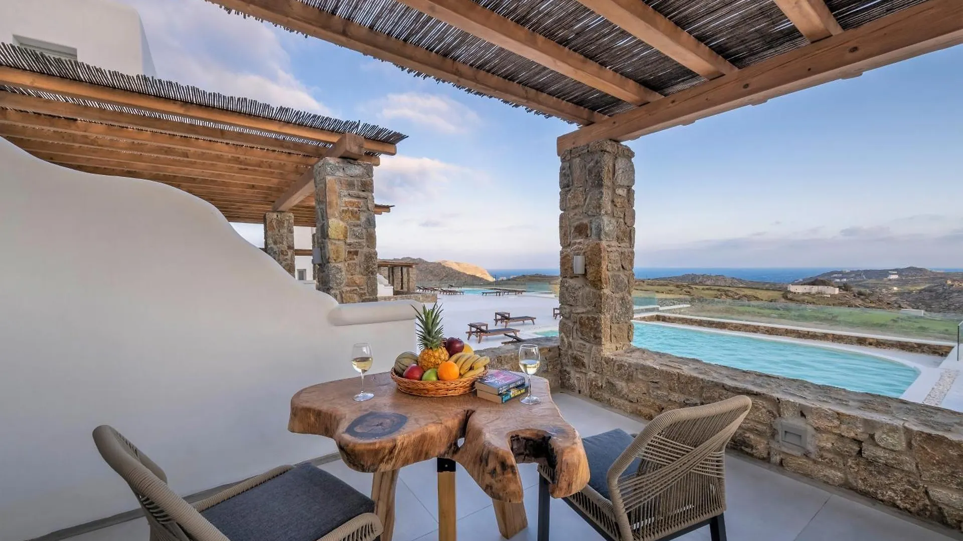 Legendary Suites Mykonos Town 4*,  اليونان