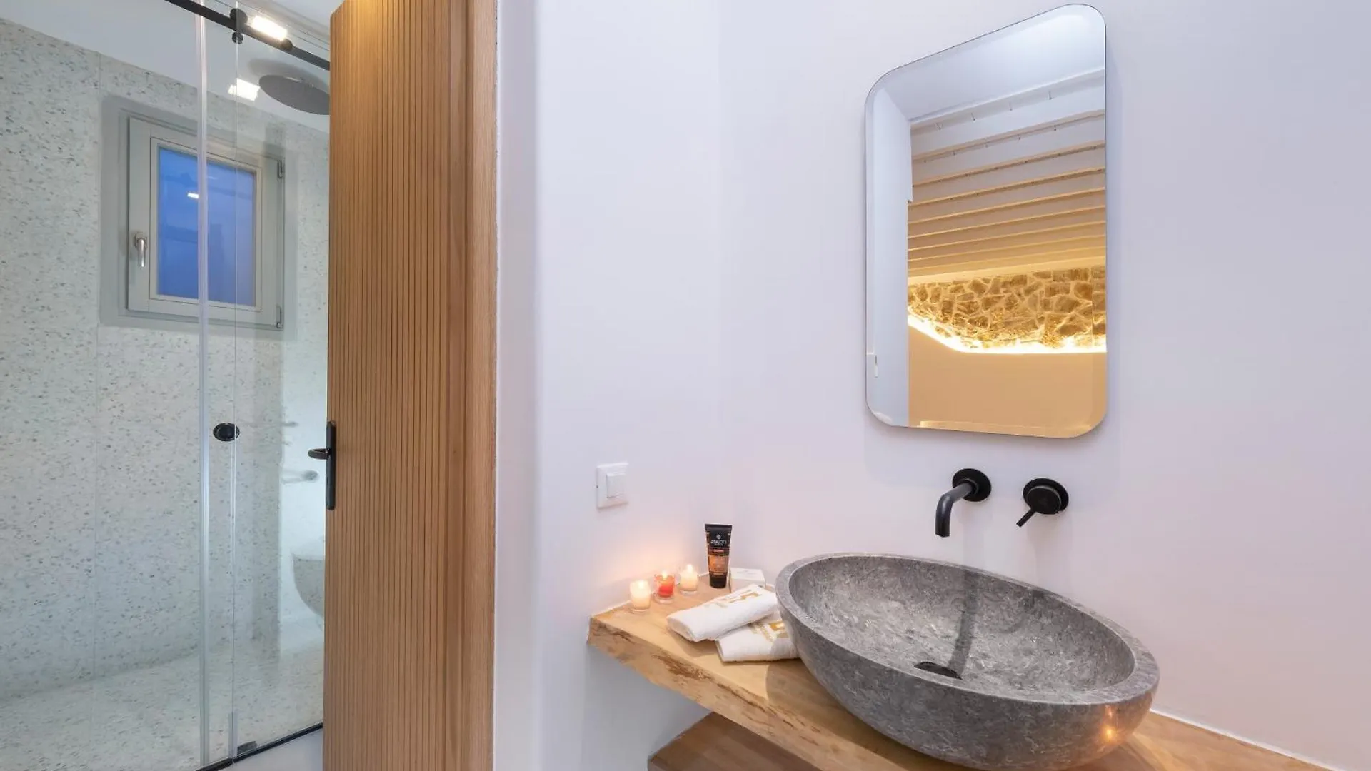 **** فندق Legendary Suites Mykonos Town اليونان
