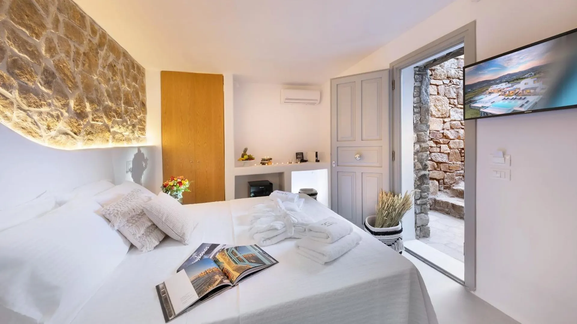 Legendary Suites Mykonos Town 4*,  اليونان